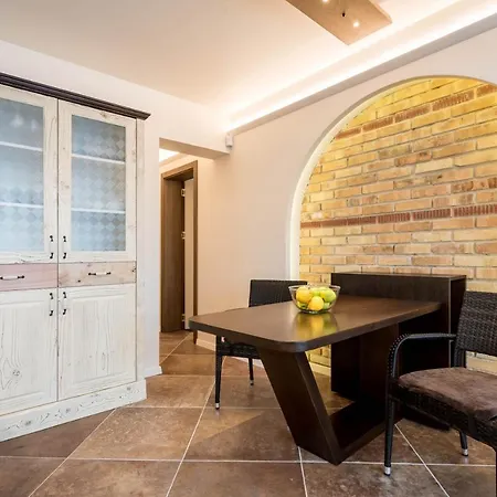 Villa Apple - 3 Bedroom Luxury With Prv Pool & Bbq *