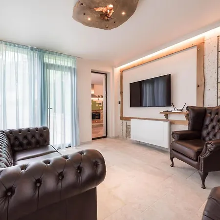 Apple - 3 Bedroom Luxury With Prv Pool & Bbq Villa Balchik