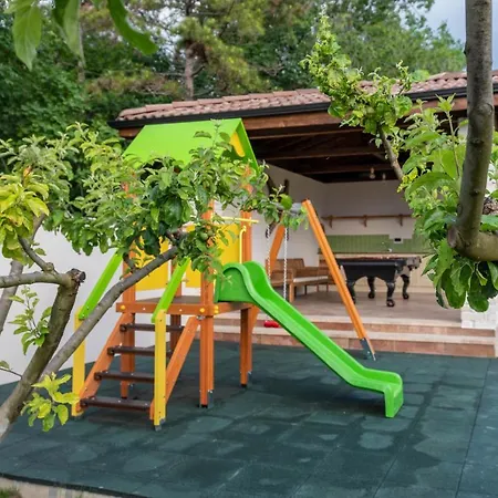 Villa Apple - 3 Bedroom Luxury With Prv Pool & Bbq Balchik