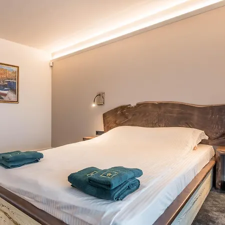 Apple - 3 Bedroom Luxury With Prv Pool & Bbq Balchik
